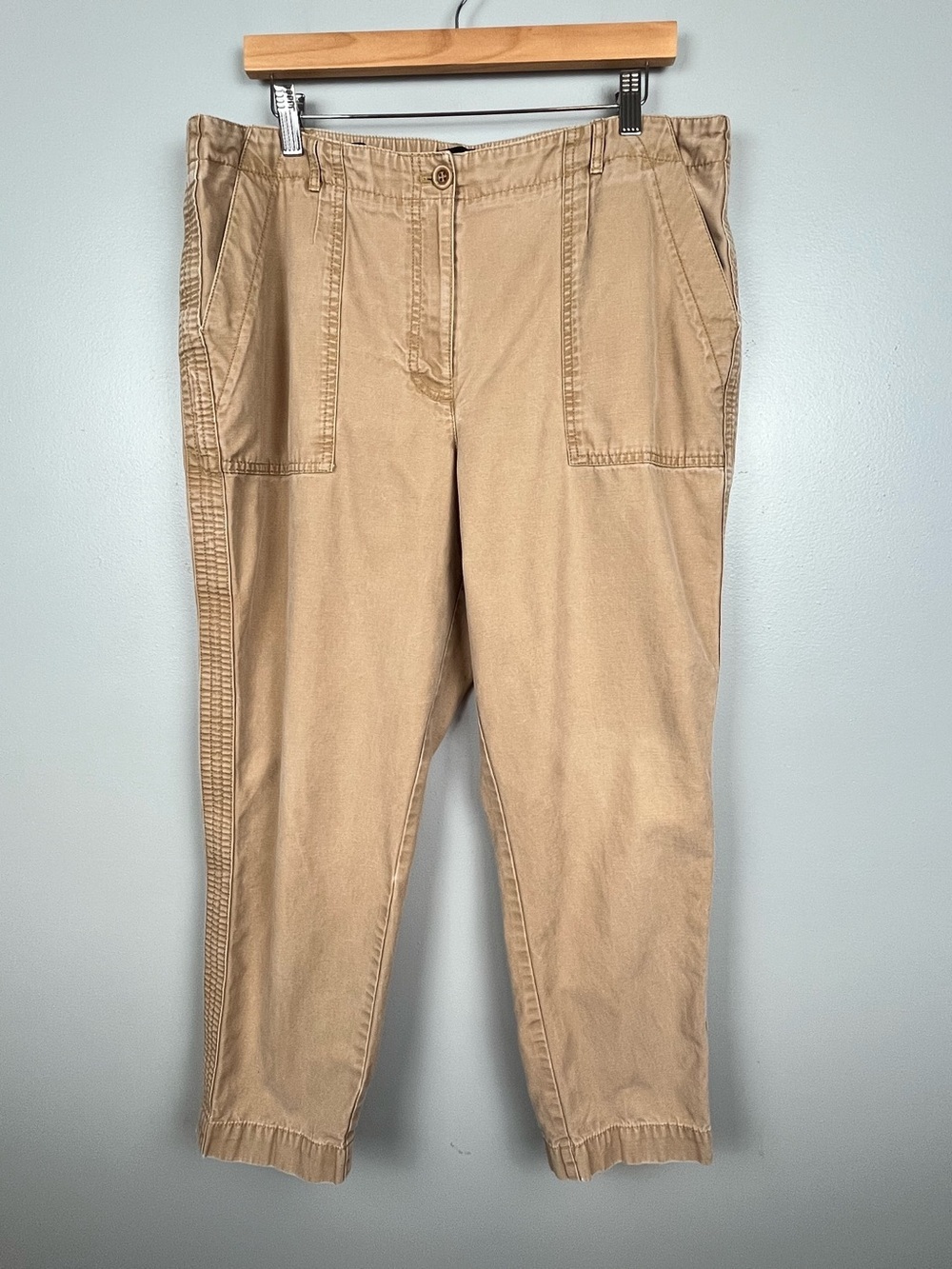 Talbots khaki cotton slim cargo cropped pants, size 16.
